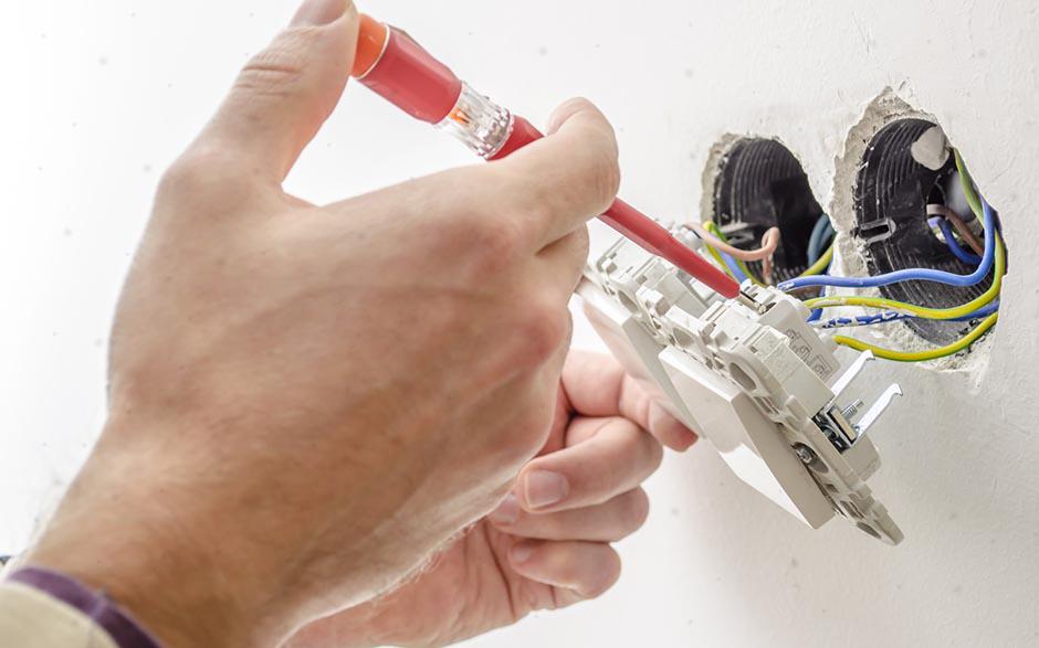 cherche électricien Paris 2